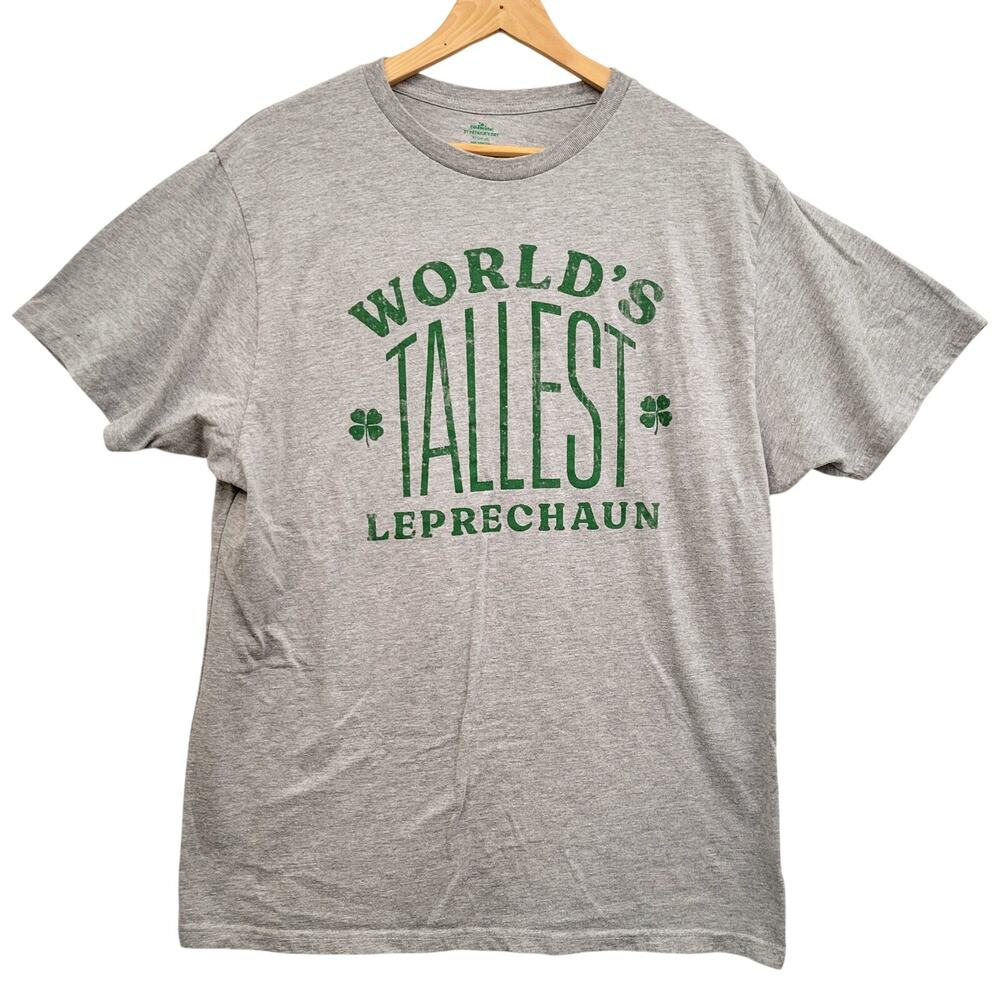 Celebrate! St. Patrick's Day XL Gray Worlds Tallest Leprechaun Crew Neck T-Shirt